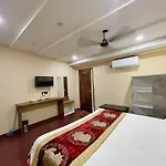 Hotel Shivee ! Varanasi With Swimming-Pool, Fully Air-Conditioned Hotel With Parking Availability, Near Kashi Vishwanath Temple, And Ganga Ghat - 2