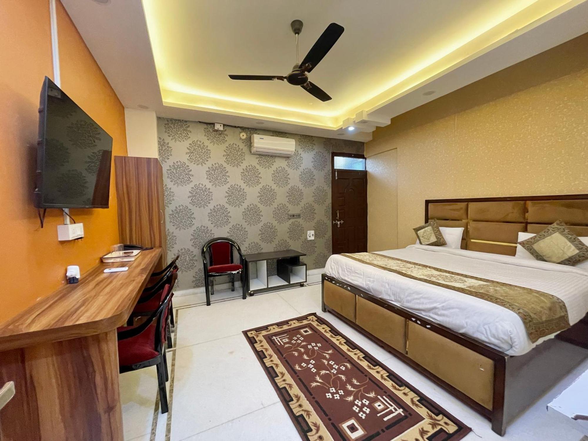 Shivee ! With Swimming-pool, Fully Air-conditioned With Parking Availability, Near Kashi Vishwanath Temple, And Ganga Ghat - 2 Varanasi