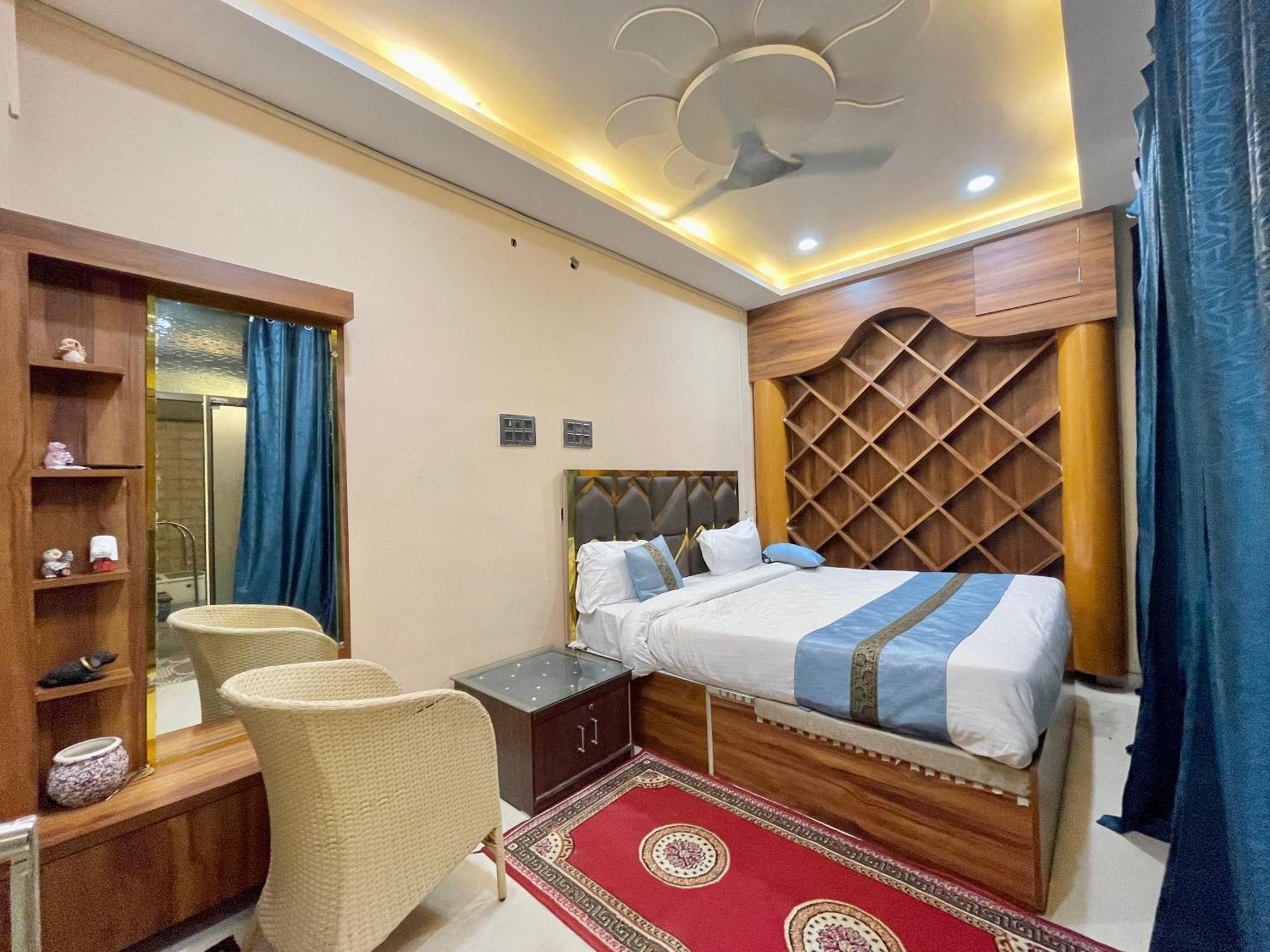 Hotel Shivee ! With Swimming-pool, Fully Air-conditioned With Parking Availability, Near Kashi Vishwanath Temple, And Ganga Ghat - 2 Varanasi