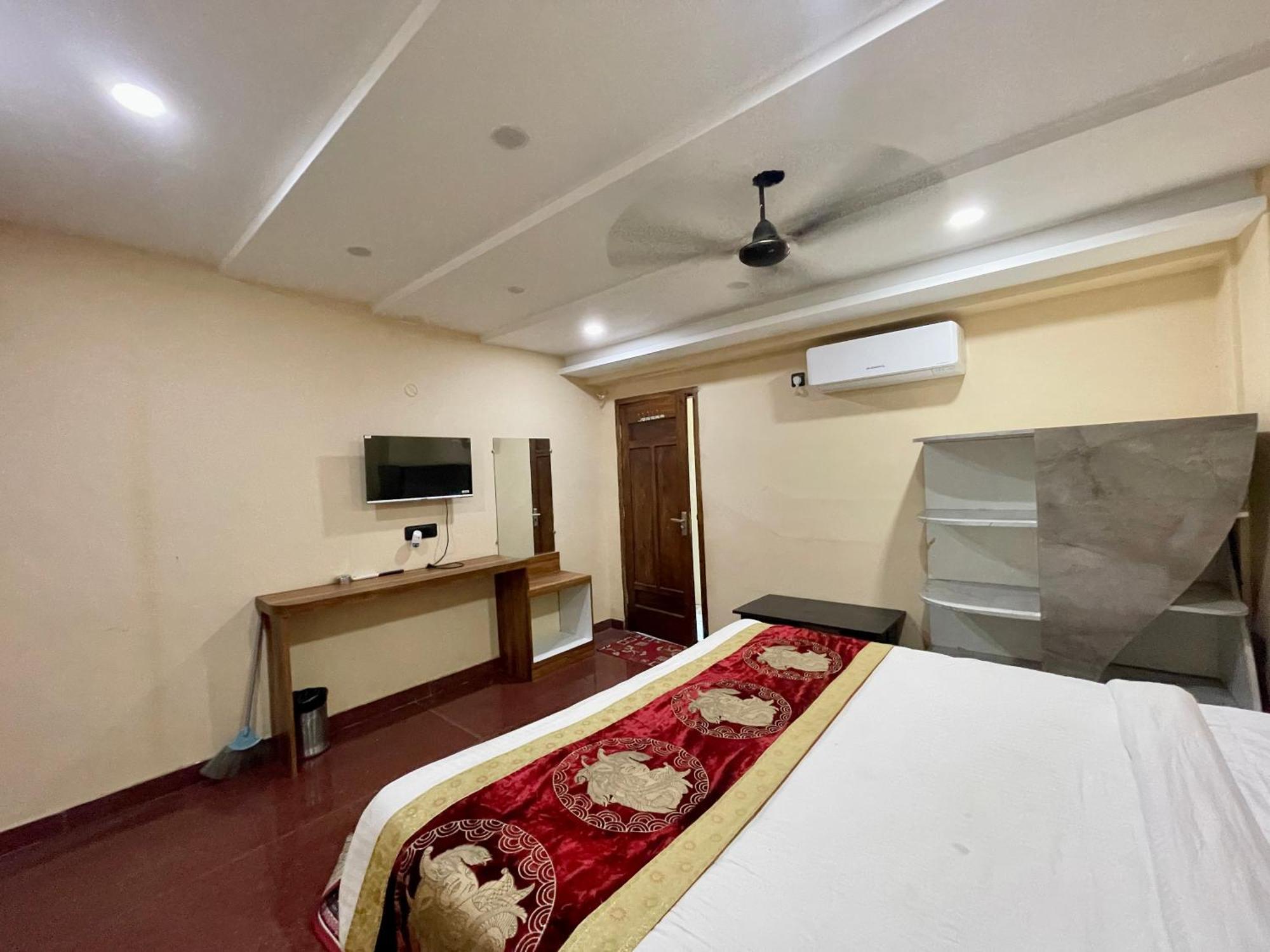 Shivee ! With Swimming-pool, Fully Air-conditioned With Parking Availability, Near Kashi Vishwanath Temple, And Ganga Ghat - 2 Hotel Varanasi
