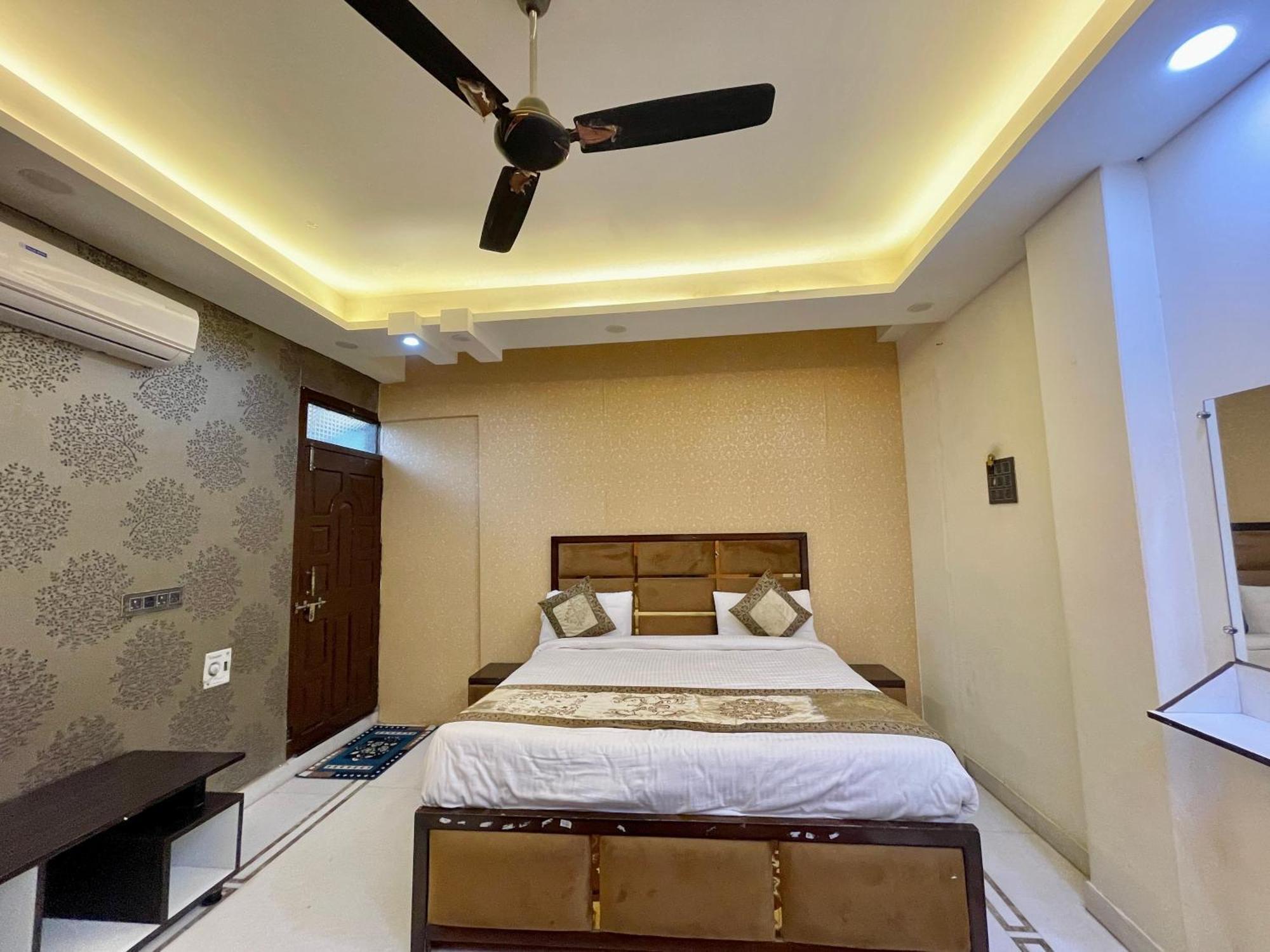 Hotel Shivee ! With Swimming-pool, Fully Air-conditioned With Parking Availability, Near Kashi Vishwanath Temple, And Ganga Ghat - 2