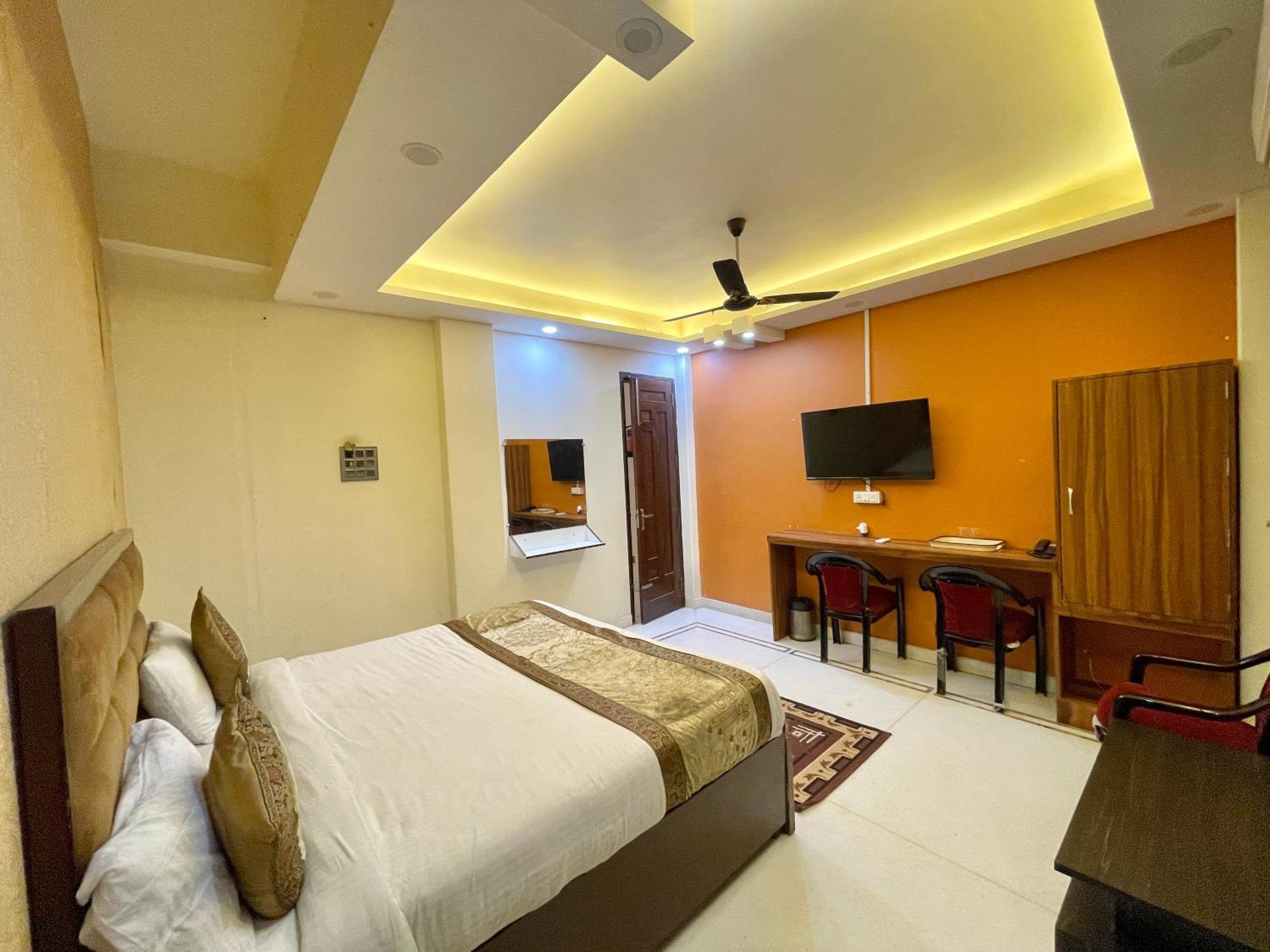 Hotel Shivee ! With Swimming-pool, Fully Air-conditioned With Parking Availability, Near Kashi Vishwanath Temple, And Ganga Ghat - 2