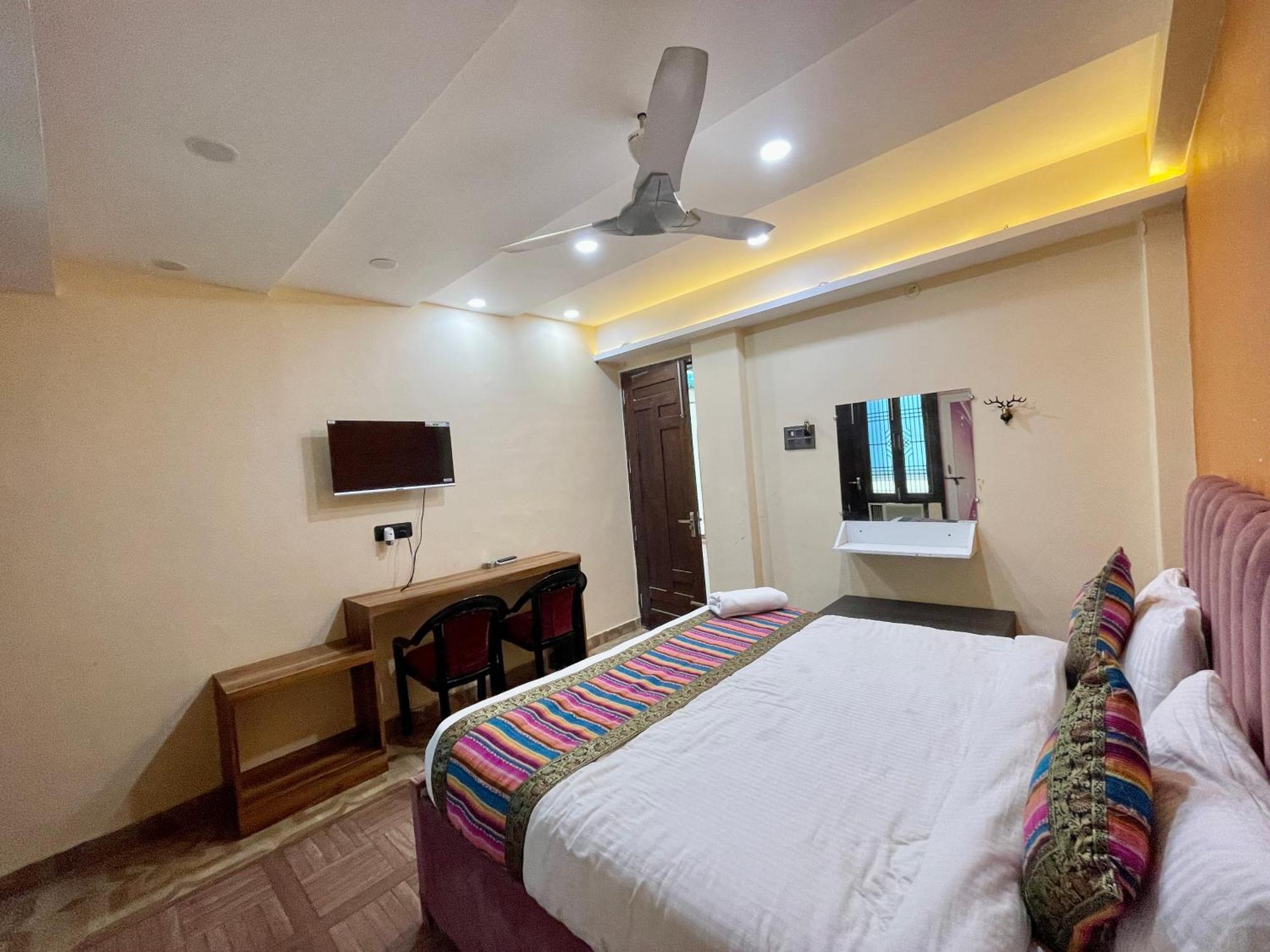Shivee ! With Swimming-pool, Fully Air-conditioned With Parking Availability, Near Kashi Vishwanath Temple, And Ganga Ghat - 2 Varanasi