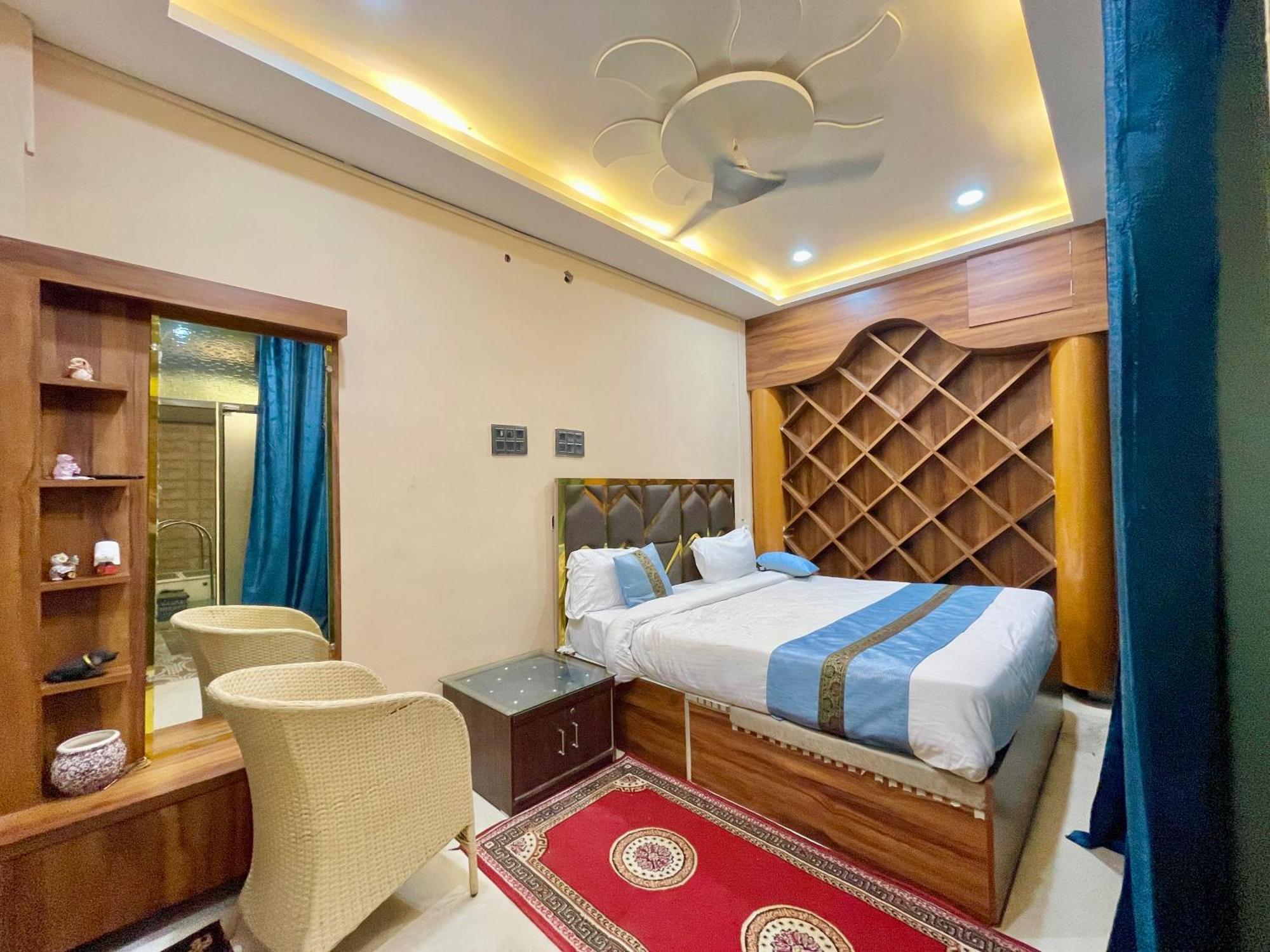Shivee ! With Swimming-pool, Fully Air-conditioned With Parking Availability, Near Kashi Vishwanath Temple, And Ganga Ghat - 2 Varanasi