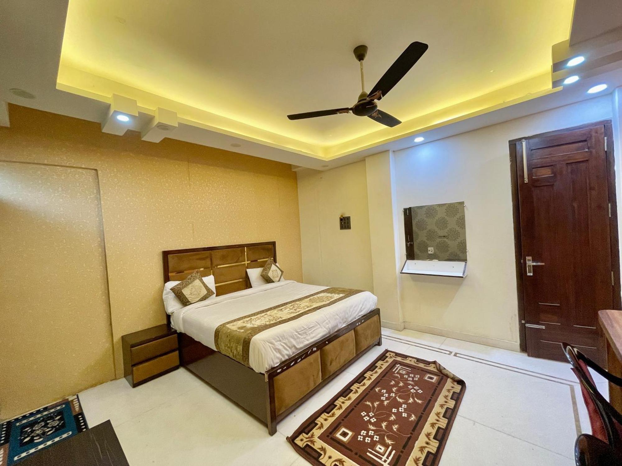 Shivee ! With Swimming-pool, Fully Air-conditioned With Parking Availability, Near Kashi Vishwanath Temple, And Ganga Ghat - 2 Hotel Varanasi