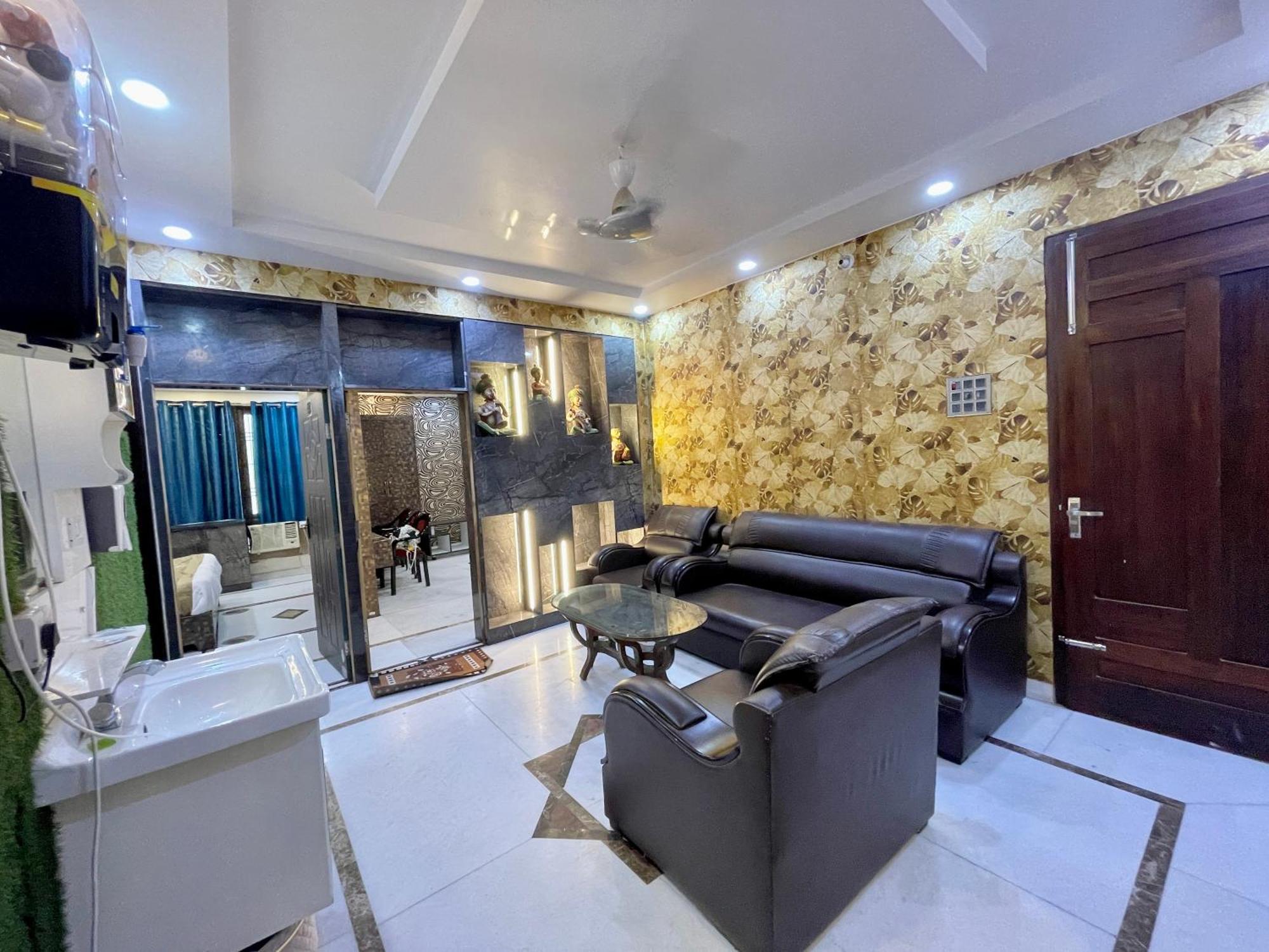 Hotel Shivee ! With Swimming-pool, Fully Air-conditioned With Parking Availability, Near Kashi Vishwanath Temple, And Ganga Ghat - 2