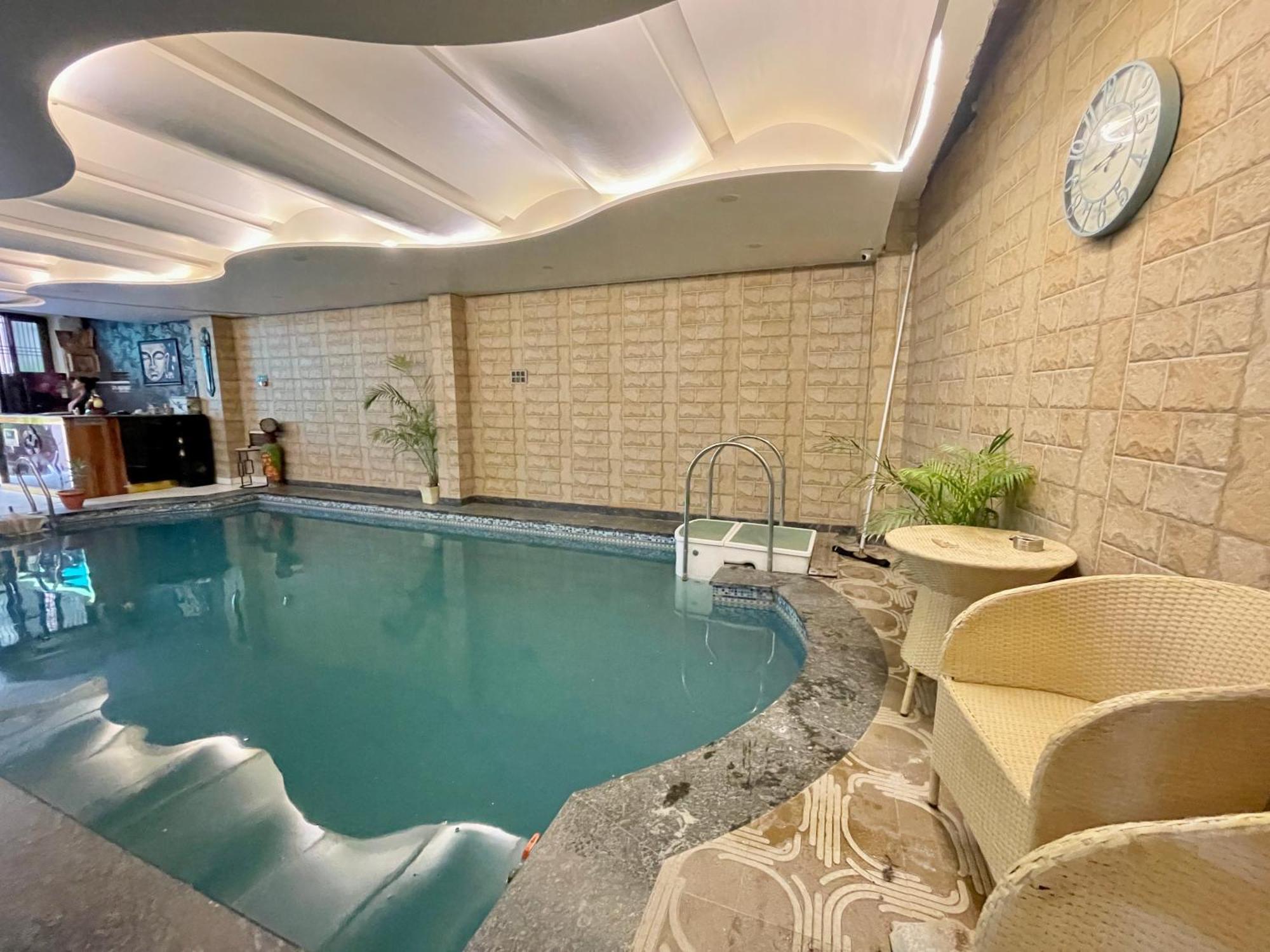 Shivee ! With Swimming-pool, Fully Air-conditioned With Parking Availability, Near Kashi Vishwanath Temple, And Ganga Ghat - 2 Hotel Varanasi