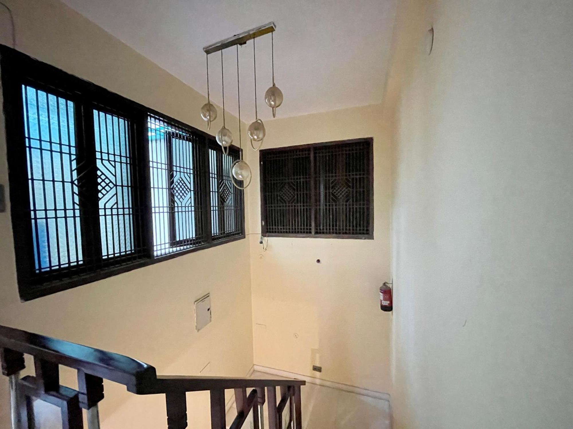 Hotel Shivee ! With Swimming-pool, Fully Air-conditioned With Parking Availability, Near Kashi Vishwanath Temple, And Ganga Ghat - 2 Varanasi
