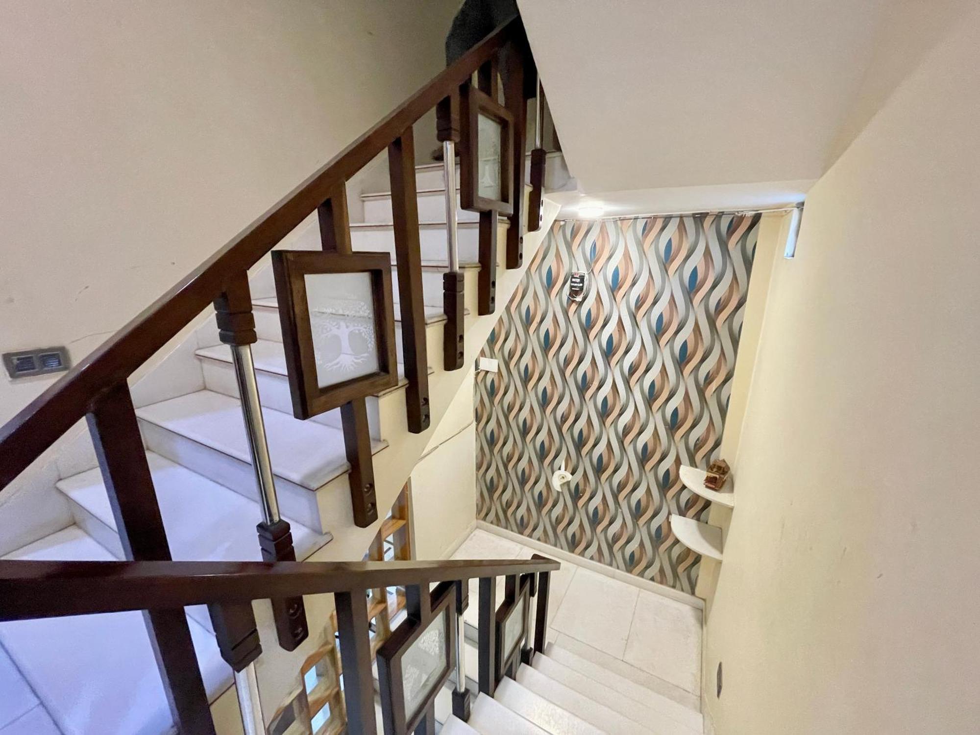 Shivee ! With Swimming-pool, Fully Air-conditioned With Parking Availability, Near Kashi Vishwanath Temple, And Ganga Ghat - 2