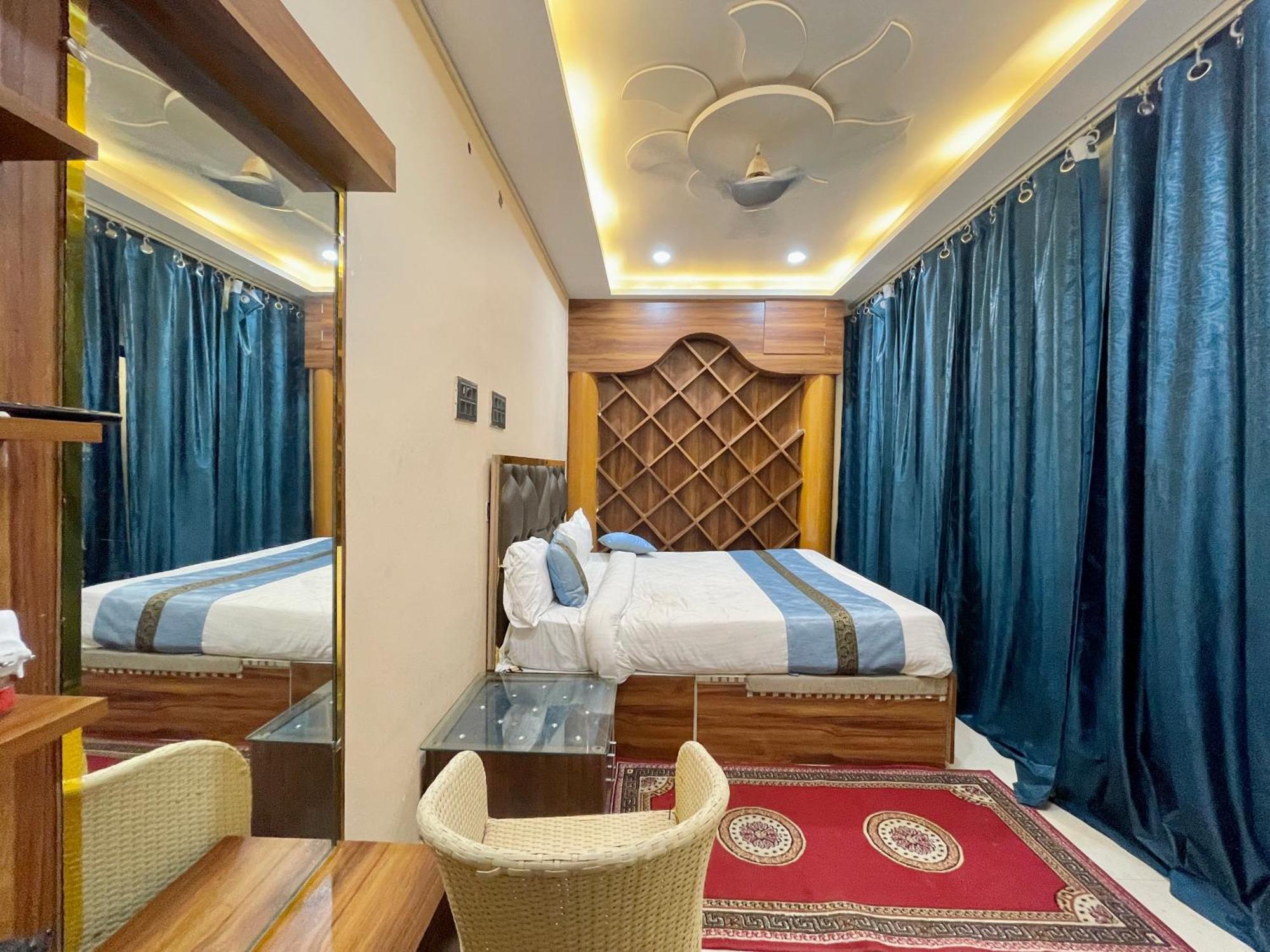 Hotel Shivee ! With Swimming-pool, Fully Air-conditioned With Parking Availability, Near Kashi Vishwanath Temple, And Ganga Ghat - 2