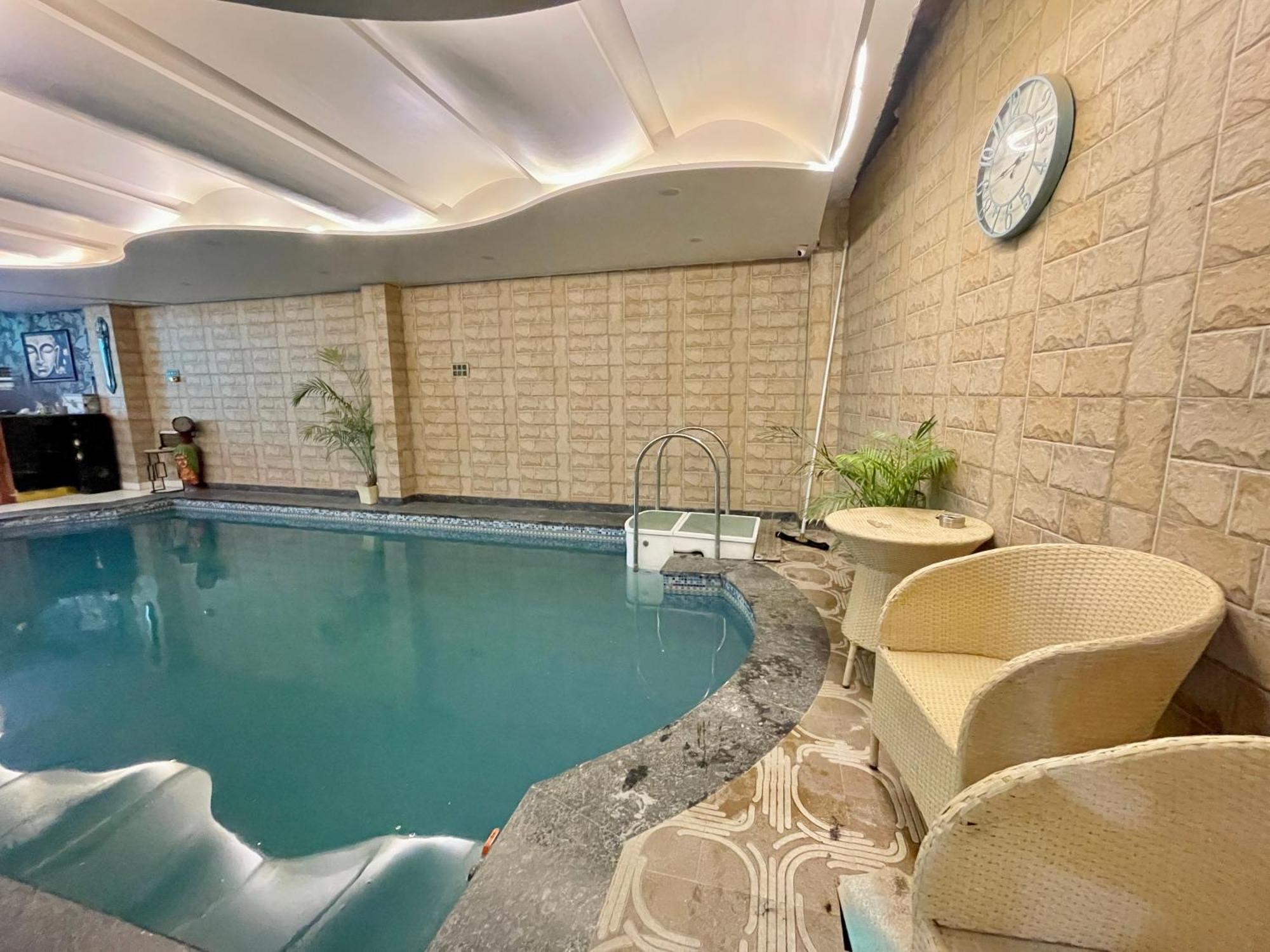 Shivee ! With Swimming-pool, Fully Air-conditioned With Parking Availability, Near Kashi Vishwanath Temple, And Ganga Ghat - 2 Hotel Varanasi