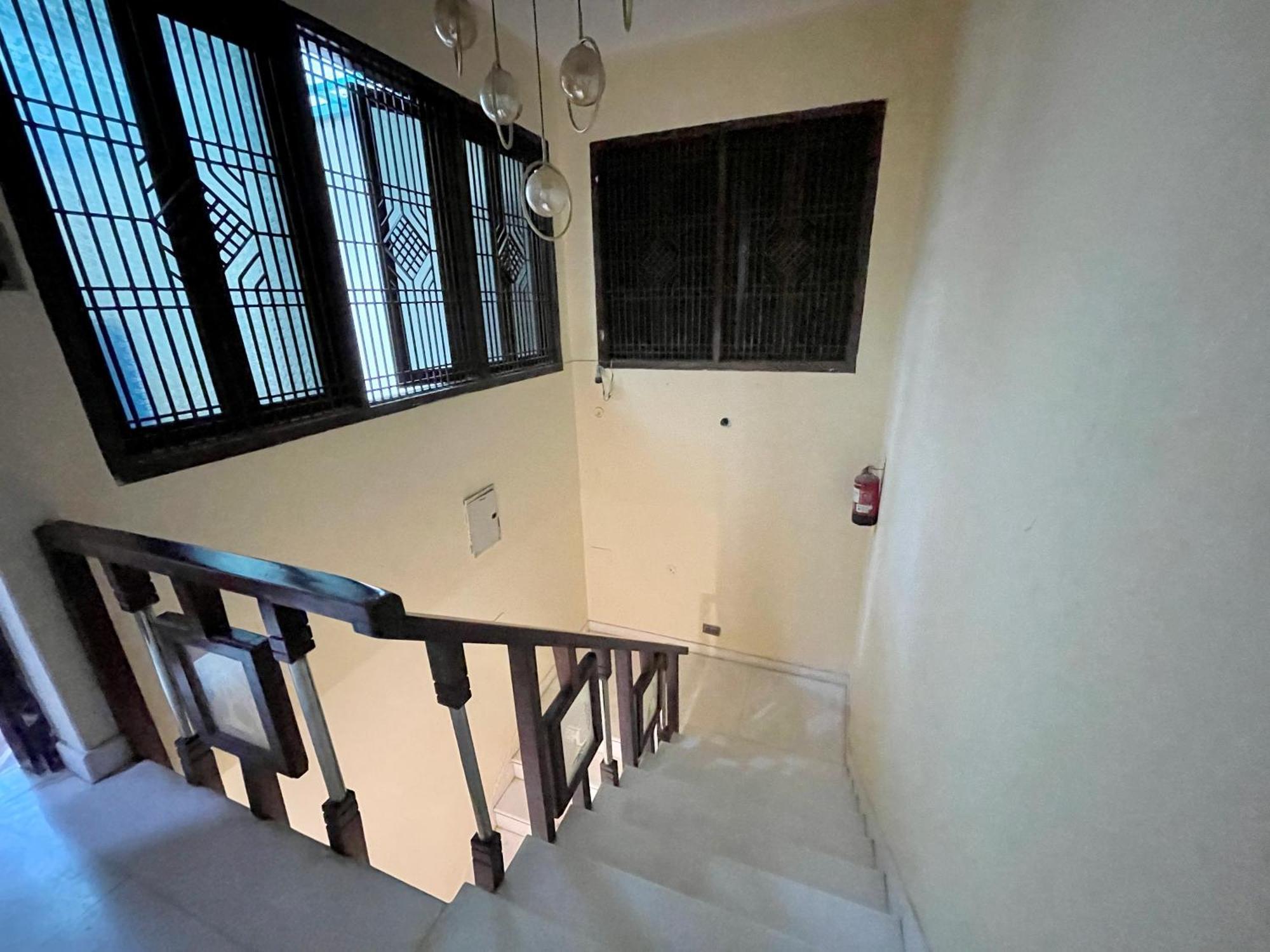 Shivee ! With Swimming-pool, Fully Air-conditioned With Parking Availability, Near Kashi Vishwanath Temple, And Ganga Ghat - 2 4* Varanasi