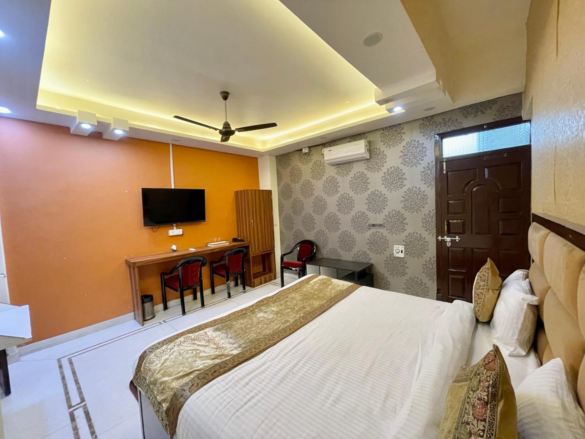 Shivee ! With Swimming-pool, Fully Air-conditioned With Parking Availability, Near Kashi Vishwanath Temple, And Ganga Ghat - 2 Hotel Varanasi