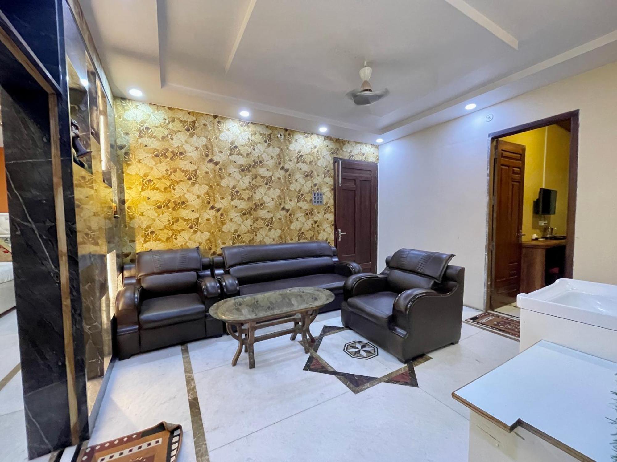 Shivee ! With Swimming-pool, Fully Air-conditioned With Parking Availability, Near Kashi Vishwanath Temple, And Ganga Ghat - 2 Varanasi