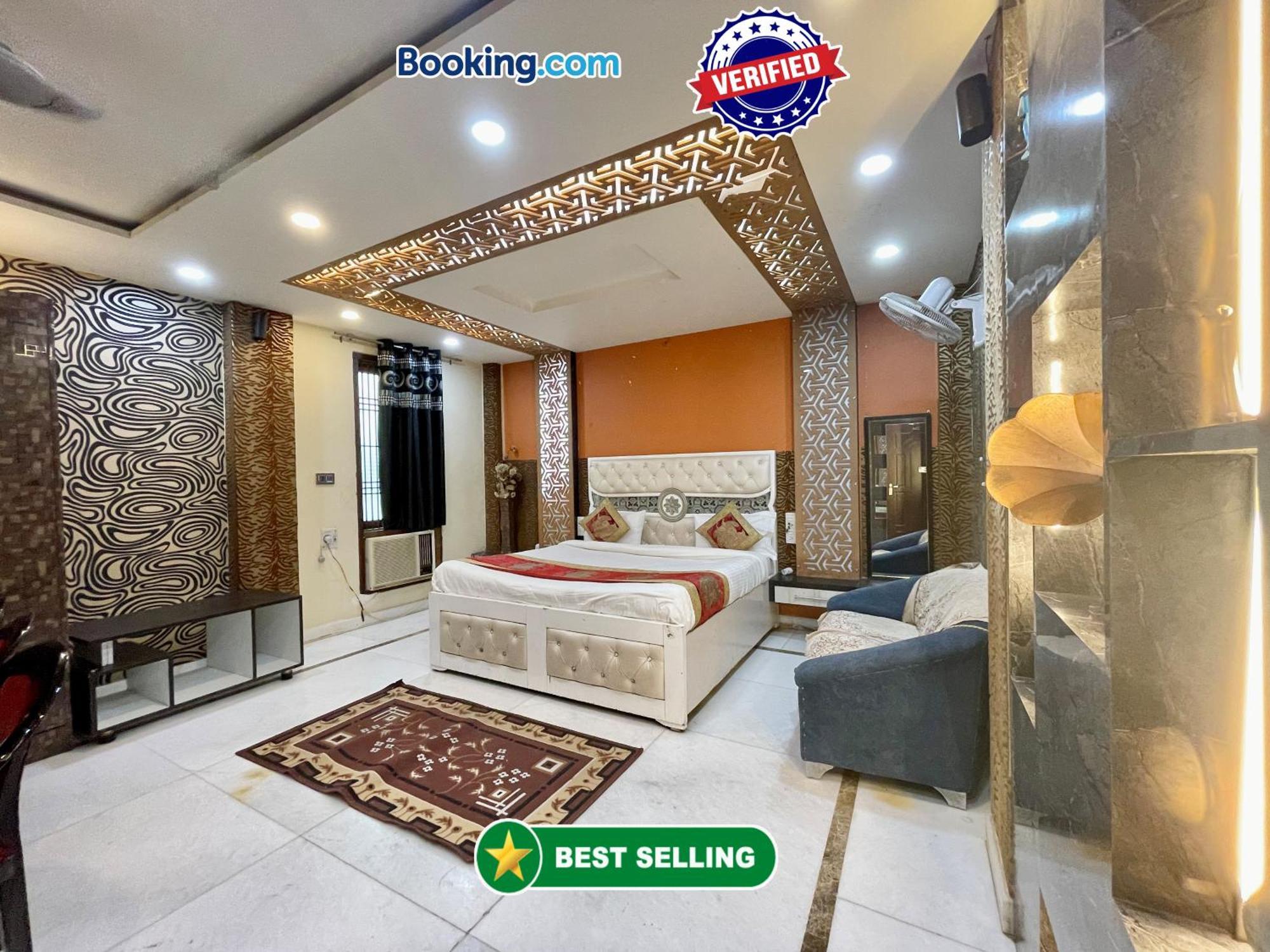 Shivee ! With Swimming-pool, Fully Air-conditioned With Parking Availability, Near Kashi Vishwanath Temple, And Ganga Ghat - 2 4*